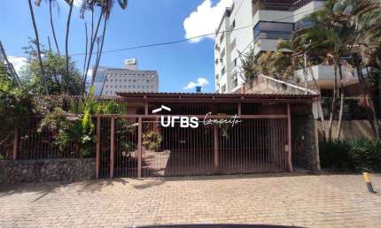 Imerso no coração do Setor Marista, reside uma oportunidade incrível - Residência na Av. 136