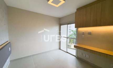 Apartamento completamente reformado e com armários e 2 vagas de garagem no setor oeste