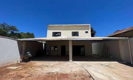 sobrado -  bairro Ilda - 03 suítes 210m2  área útil.