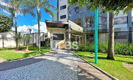 Espaçoso Apartamento de 3 quartos a poucos passos da Av. T-4