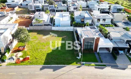 Lote residencial super bem localizado com 423,14 m2 no Portal do sol green !