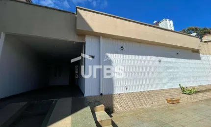 Casa térrea no Setor Aeroporto com 418m² de área construída