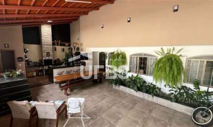 Casa com 4 quartos à venda na Rua C5, 1, Parque das Laranjeiras, Goiânia