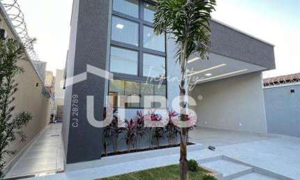 Linda casa de 3 quartos com piscina e churrasqueira