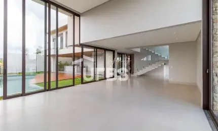 O Jardins França é um condomínio de alto padrão, que tem uma integração com uma mata nativa e terá uma grande área comercial em frente, proporcionando muita conveniência. Um sobrado de esquina com  04