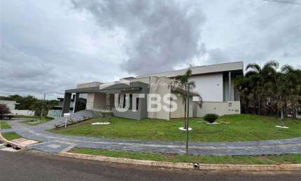 Sobrado de Esquina no Condomínio do Lago com 824m de terreno