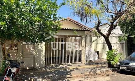 Casa com 3 quartos à venda na Avenida Ademar Ferrugem, 226, Setor Campinas, Goiânia