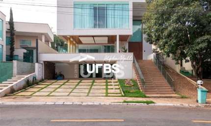 SOBRADRO 4 SUITES - Condomínio do LAGO - área construída de 480 m²