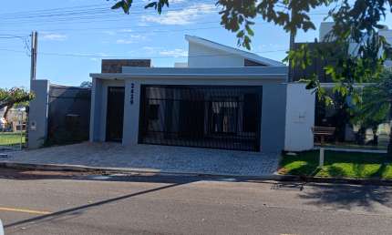 Casa nova com 6 meses do término da construção em excelente condomínio 