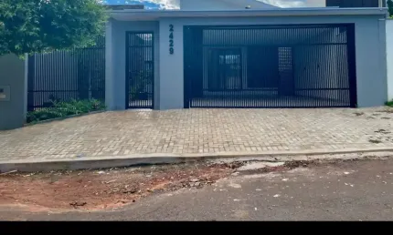 Casa nova com 6 meses do término da construção em excelente condomínio