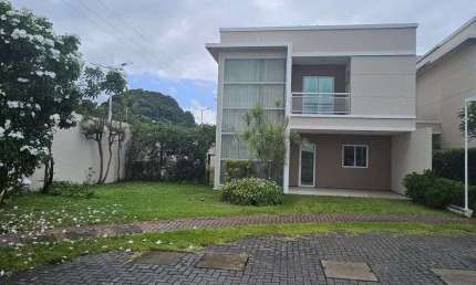 Sobrado para venda tem 125 metros quadrados com 3 quartos em Coacu - Eusébio - CE