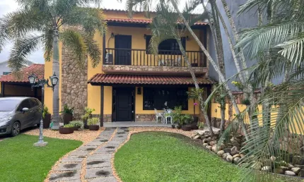 Viva o Sonho em Maricá: Casa de Alto Padrão com Lazer Completo!