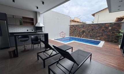 Casa alto padrão 3 suítes na 509 SUL, com piscina, energia solar e armários
