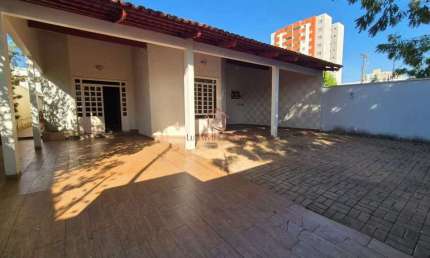 Casa com 4 Quartos na 108 Sul, Próxima à Unitins e Colégios