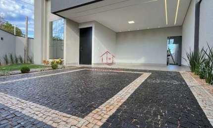 Casa de esquina na 1504 Sul com piscina, 3 quartos e alto padrão