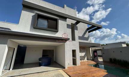 Sobrado na 407 Sul com 3 Suítes, Piscina Aquecida e Área Gourmet