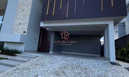 Sobrado Alto Padrão no Alphaville com 4 Suítes, Piscina e Energia Solar