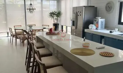 Casa no Alphaville com 3 Suítes, Energia Solar e Acabamento de Alto Padrão