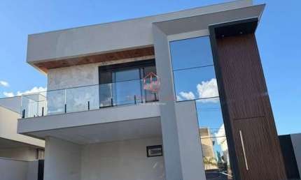 Casa Luxuosa com 4 Suítes, Piscina e Acabamento Premium – 322m²