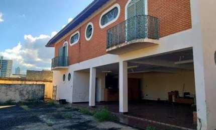 Funcional casa de vila para venda com 4 quartos, sendo 2 suítes, 480m²