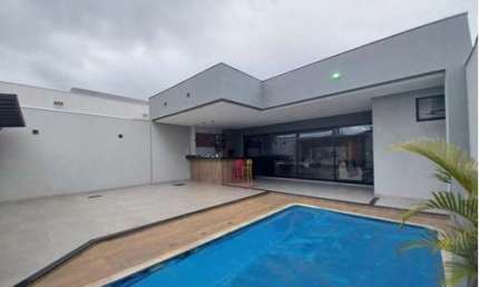 Atraente casa de vila para venda em Jardim Natal I com 2 quartos, sendo 2 suítes, 114m²