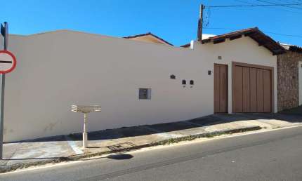Sensacional casa tipo para venda com 3 quartos, sendo 1 suíte, 250m²