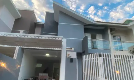 Sobrado no Jardim Gisela, com 3 suítes amplas e cozinha planejada!