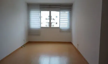 Apartamento padrão, básico, 3 quartos, 1 vaga livre, a poucos passos do Parque Ibirapuera, fora de rota de avião