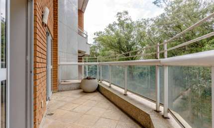 Apartamento duplex, condomínio exclusivo, 3 suítes, 6 vagas