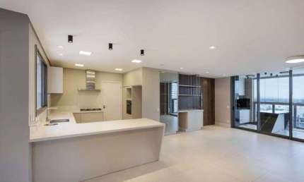 ELEGANTE APARTAMENTO MOBILIADO COM 3 SUÍTES E 3 VAGAS NO ÁGUA VERDE