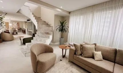 Apartamento mobiliado com 3 suítes e 4 vagas no Água Verde