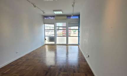 Sua Empresa no Coração de Curitiba – Sala Comercial Ampla com Cozinha por Apenas R$ 250 mil!