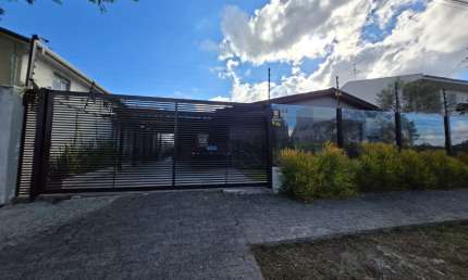 A Casa Térrea dos Seus Sonhos Existe – Conforto, Lazer de Cinema e Espaço para Toda a Família em um Só Lugar!