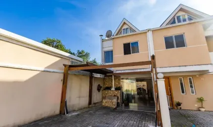 Oportunidade Única no Uberaba: Seu Novo Sobrado Espera por Você!
