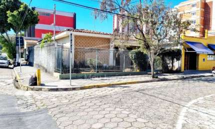 Casa Comercial de Esquina no Centro de Jacarei - Excelente Localizacao!