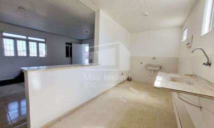 Aluguel Casa com 1 Suite em Piso Superior - Bairro Parque Meia Lua, Jacarei