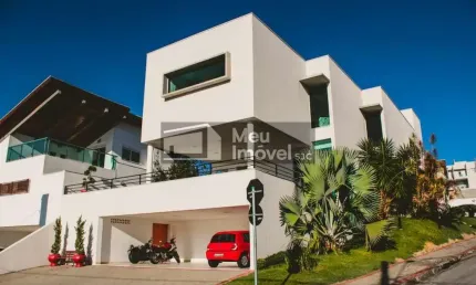 Casa a venda com 06 quartos em Condominio no Urbanova