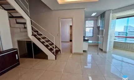 Vende Cobertura de 1 quarto com linda vista na melhor localização da Boa Viagem, junto a Praça da Liberdade.