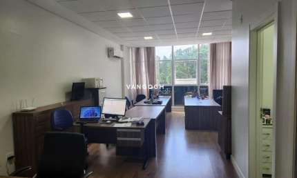 Sala comercial para alugar na Avenida Osvaldo Reis, 3281, Praia Brava, Itajaí por R$ 4.300