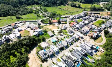 Terreno em condomínio fechado à venda na Avenida das Arapongas, 1265, Ariribá, Balneário Camboriú por R$ 2.800.000