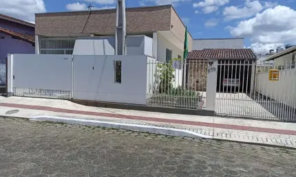Casa com 3 quartos à venda na Avenida 3ª Avenida, 270, Centro, Balneário Camboriú por R$ 1.550.000