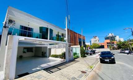 Casa com 3 quartos à venda na Rua José de Alencar, 36, Praia dos Amores, Balneário Camboriú por R$ 2.700.000