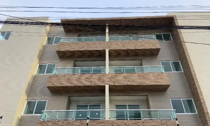 Alugo apartamento térreo com área externa privativa