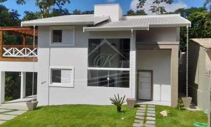 SOBRADO NOVO COM 3 SUÍTES, PISCINA, CHURRASQUEIRA, CONDOMÍNIO FECHADO, CARAGUATATUBA/SP