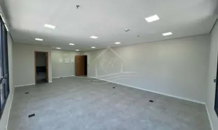 Sala comercial para locação no Centro de Caraguatatuba