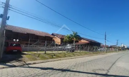 APARTAMENTO TÉRREO PARA A VENDA COM UM DORMITÓRIO, CONDOMÍNIO COM PISCINA, MARTIM DE SÁ, CARAGUATATUBA/SP