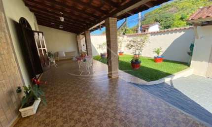 Casa com piscina para venda na Martim de Sá em Caraguatatuba
