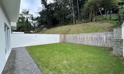 Casa Exclusiva com 4 Quartos e 1.336m² de Terreno Verde | Oportunidade Única de Morar em Localização Central com Área Verde em uma localização única!