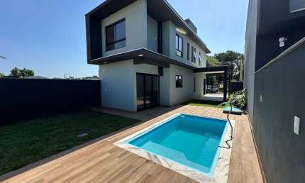 Sobrado na Quinta dos Açorianos em Barra Velha | Semimobiliado | Piscina, Espaço, Conforto e Qualidade a 150m da Lagoa e 250m do Mar! Venha Conhecer!
