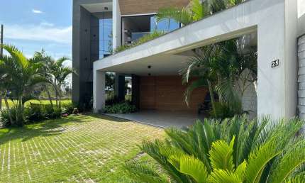 Espetacular Casa em Condomínio Fechado em Araquari: 3 Suítes, Piscina, Acesso ao Rio e Próxima ao Parque da Cidade - Uma Oportunidade Única para Viver